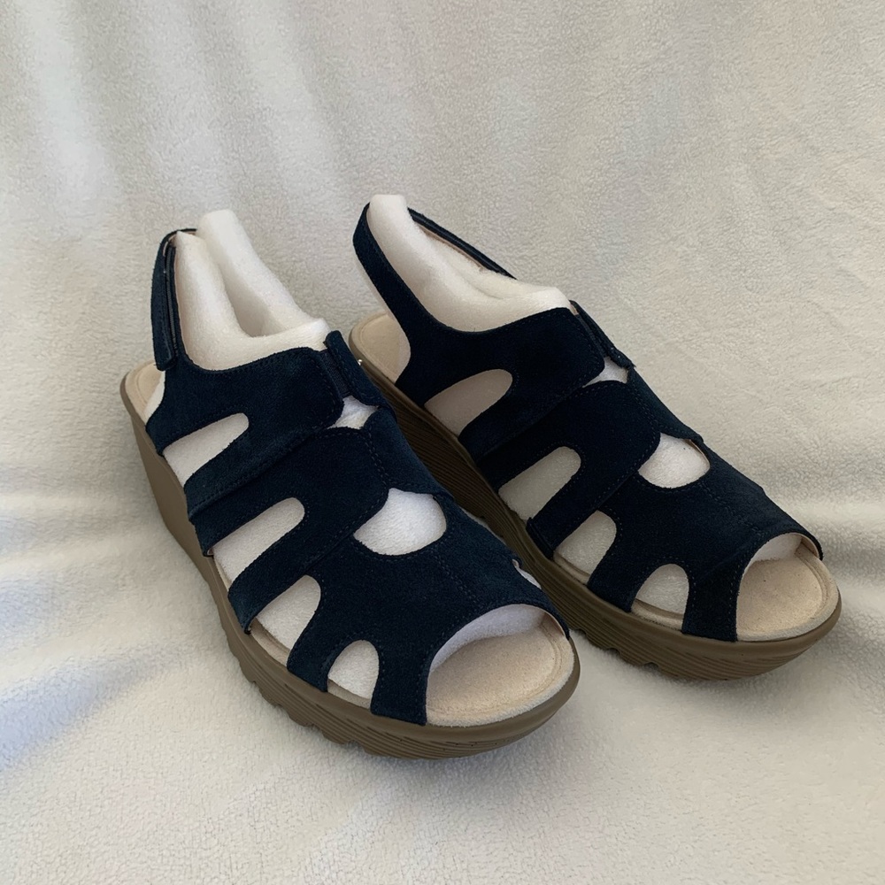 NWT Sketchers Suede Peep-toe wedges- Stylin Size 9